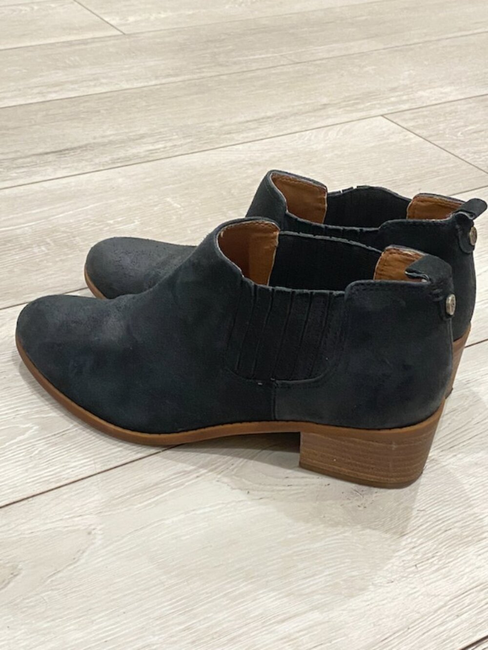 Tommy Hilfiger Suede Chelsea Booties Block Heel Black Size 8M - Picture 4 of 8